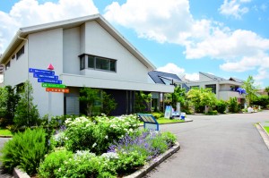 ハウスクエア外観左